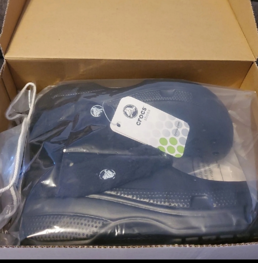 New! Crocs with liner - Picture 4 of 4